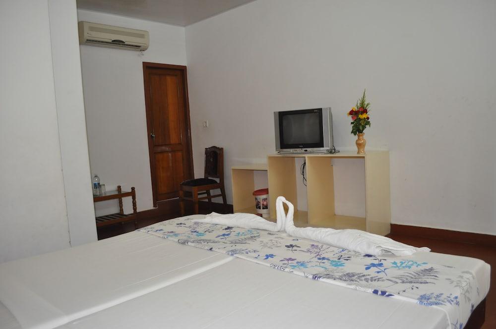Marine Palace Beach Hotel Kovalam Exterior photo