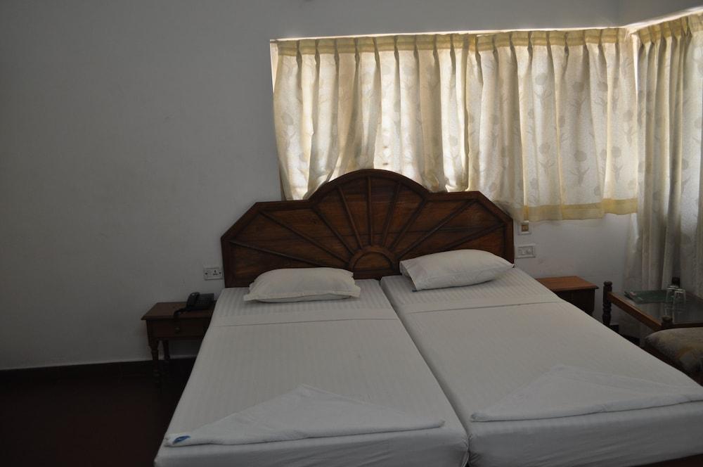 Marine Palace Beach Hotel Kovalam Exterior photo